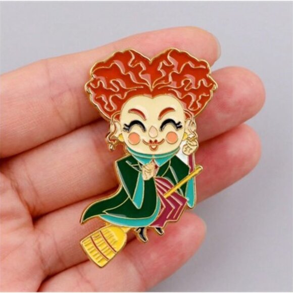 DISNEY Hocus Pocus "Winifred ‘Winnie’” Enamel Trading Pin (NEW & SO CUTE!) - Picture 1 of 2